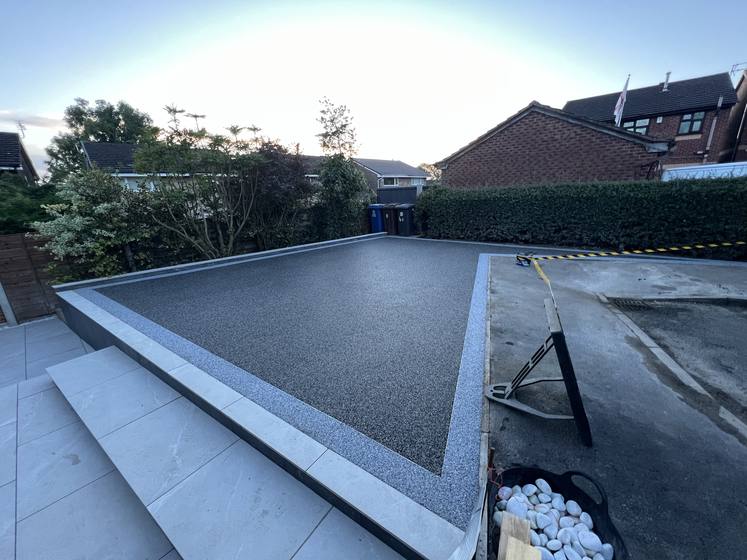 Resin Driveway & Porcelain Steps