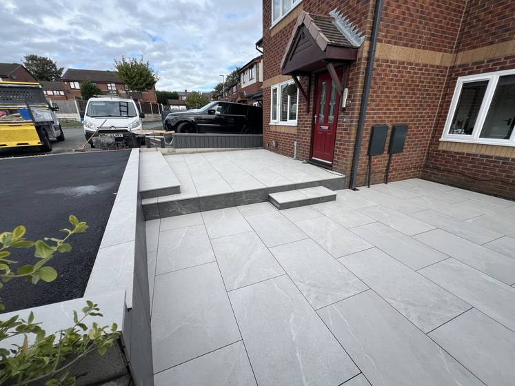 Porcelain Front Patio & Steps
